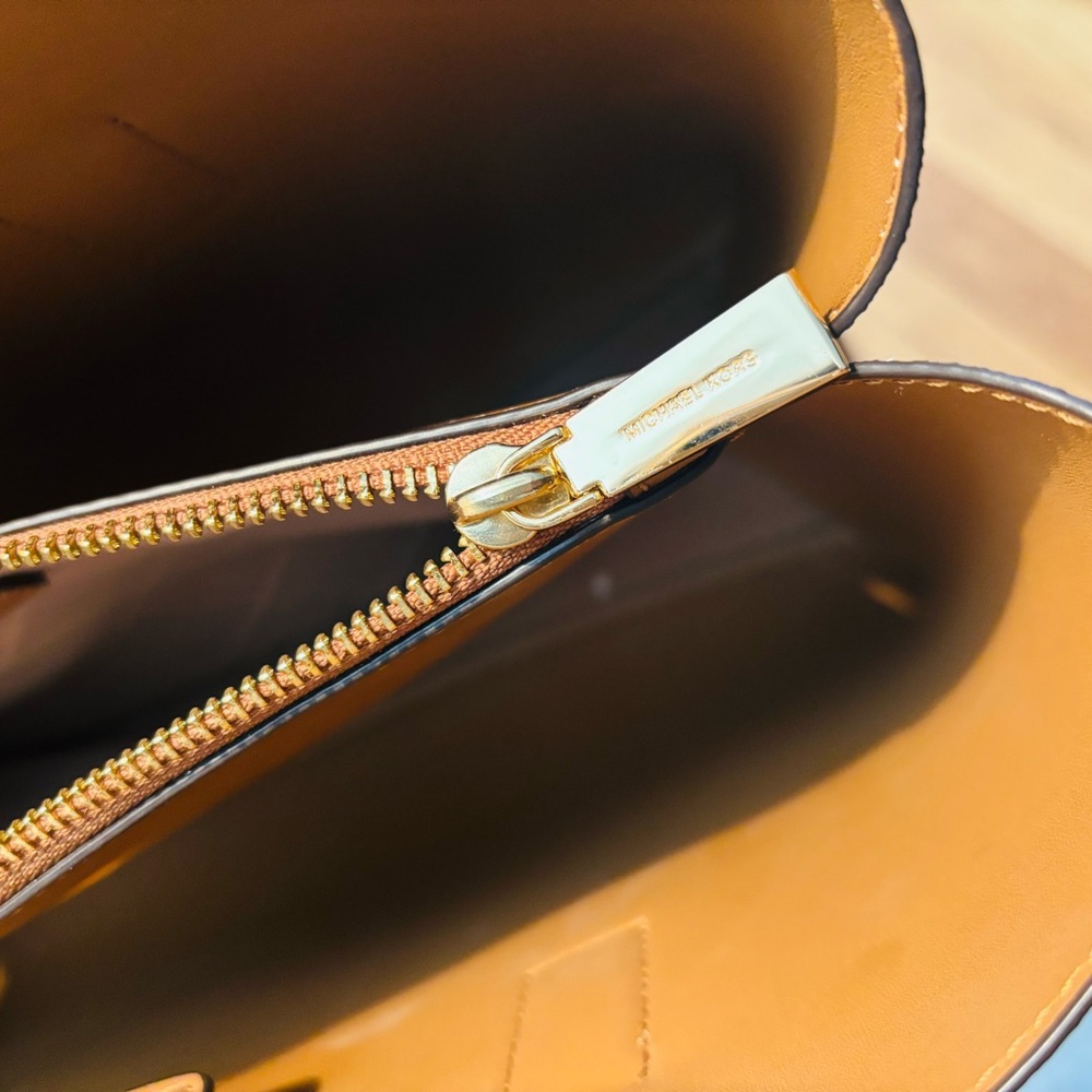 Michael Kors Signature White and Brown Tote - Picture 7 of 9